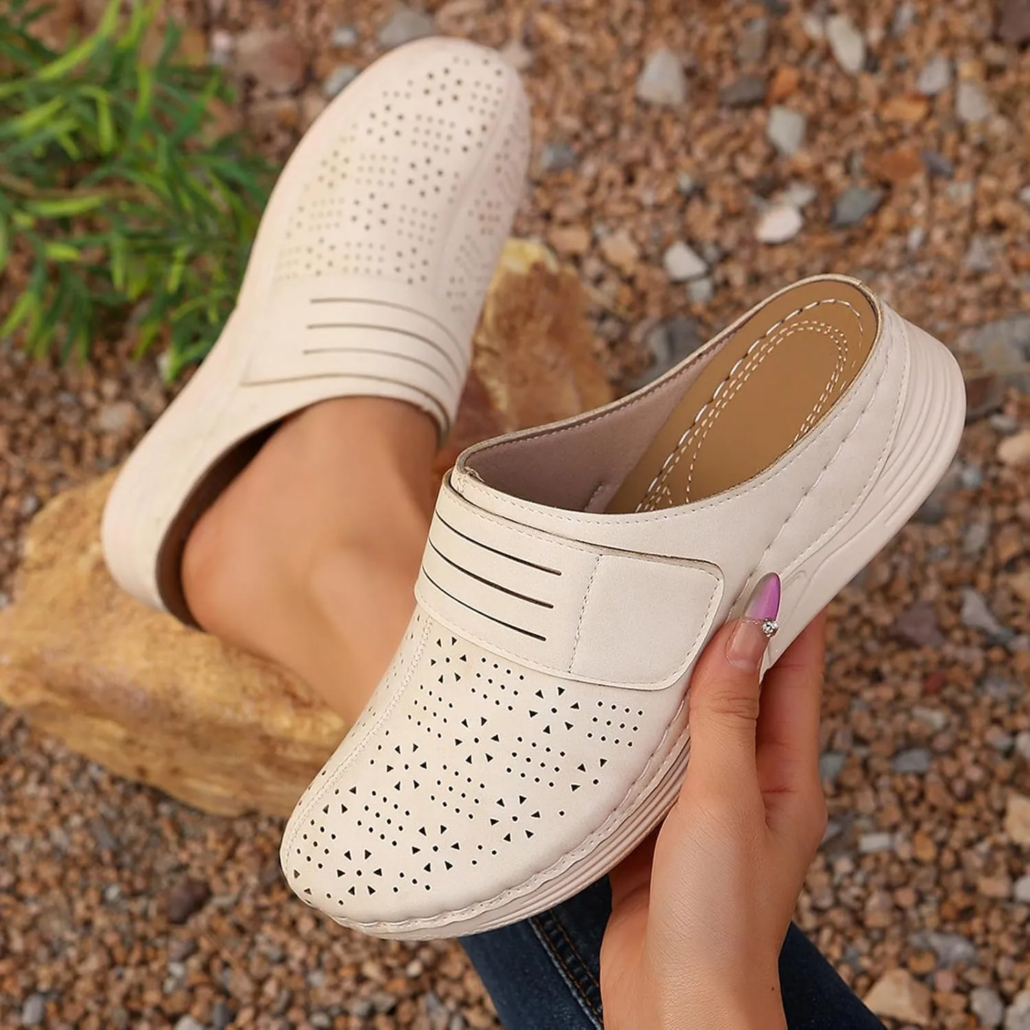 Clogs for Women Mules Slip On Shoes Comfortable Arch Support Closed Toe Sandals Summer Casual Lightweight Walking Sandals Backless Low Wedge Shoes Beach Vacation Sandal