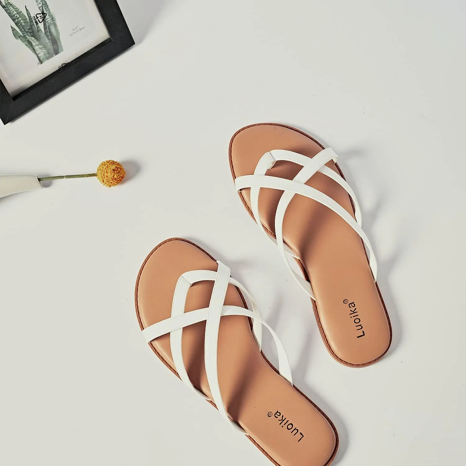 Luoika Women's Wide Width Flat Sandals, Flip Flop Slides Sandal Casual Strapy Sandal Slip on Summer Beach Shoes for Women.