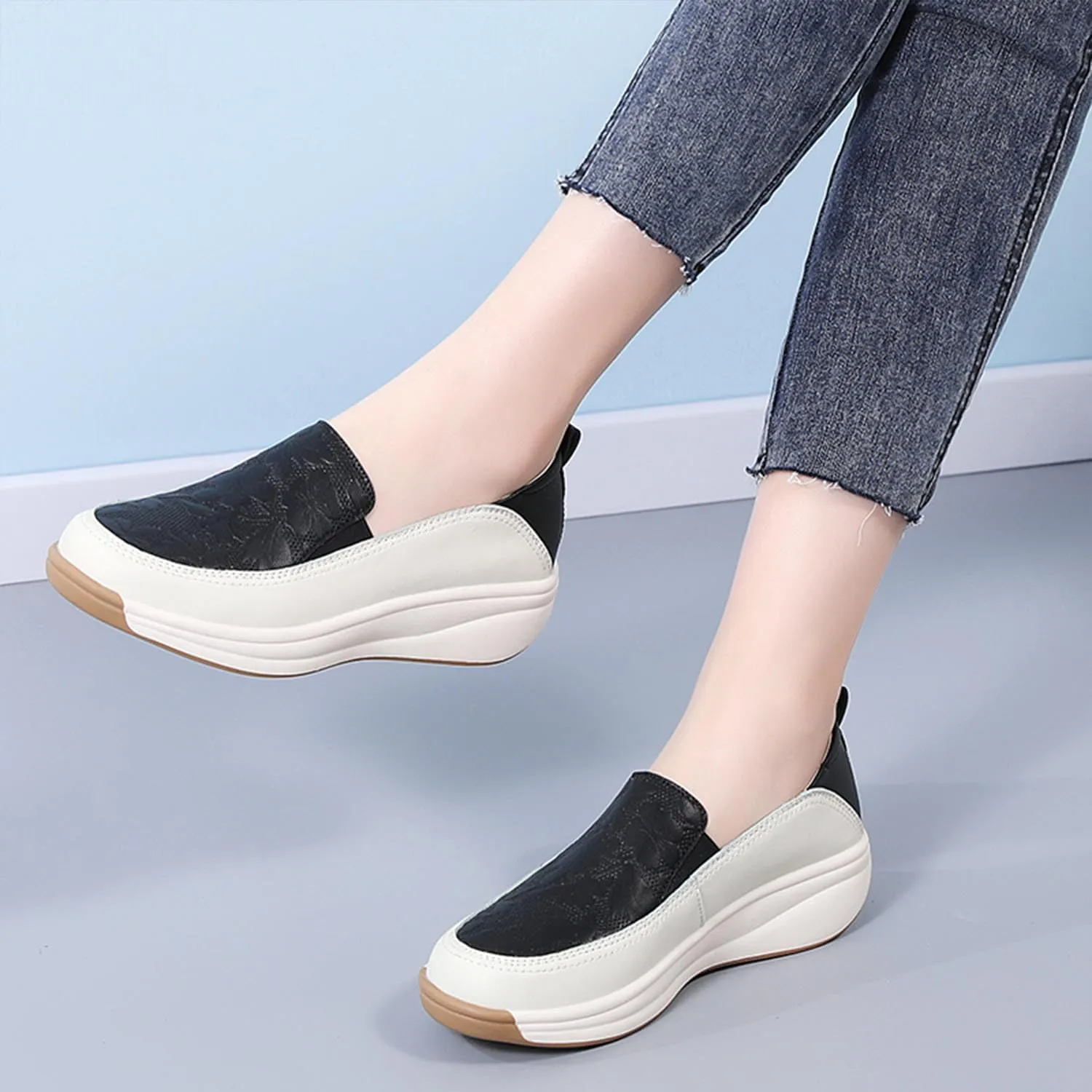 MEBAMY Women's Leather Soft Slip-On Loafers,Round Toe Platform Casual Sneakers,Non-Slip Heighten Low Top Comfortable Walking Loafers Black