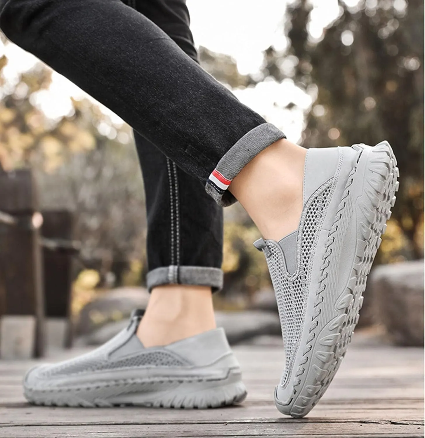 Men's Casual Handmade Breathable Hollow Mesh Loafers Outdoor Lightweight and Fashionable Soft Soled Driving Shoes