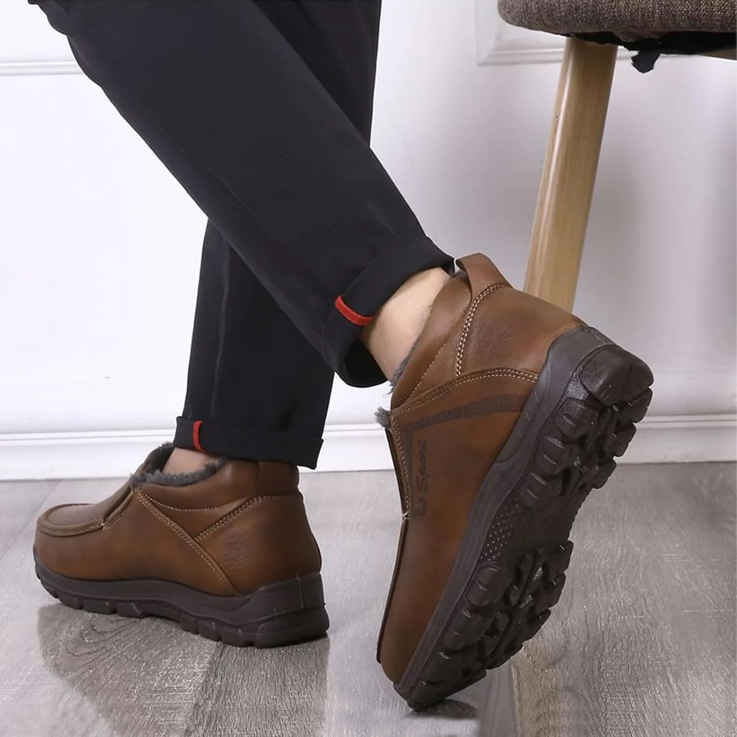 Men's Slip-On Winter Snow Boots Warm Fur Lined Casual Non-Slip Outdoors Leather Booties Cozy Walking Loafers