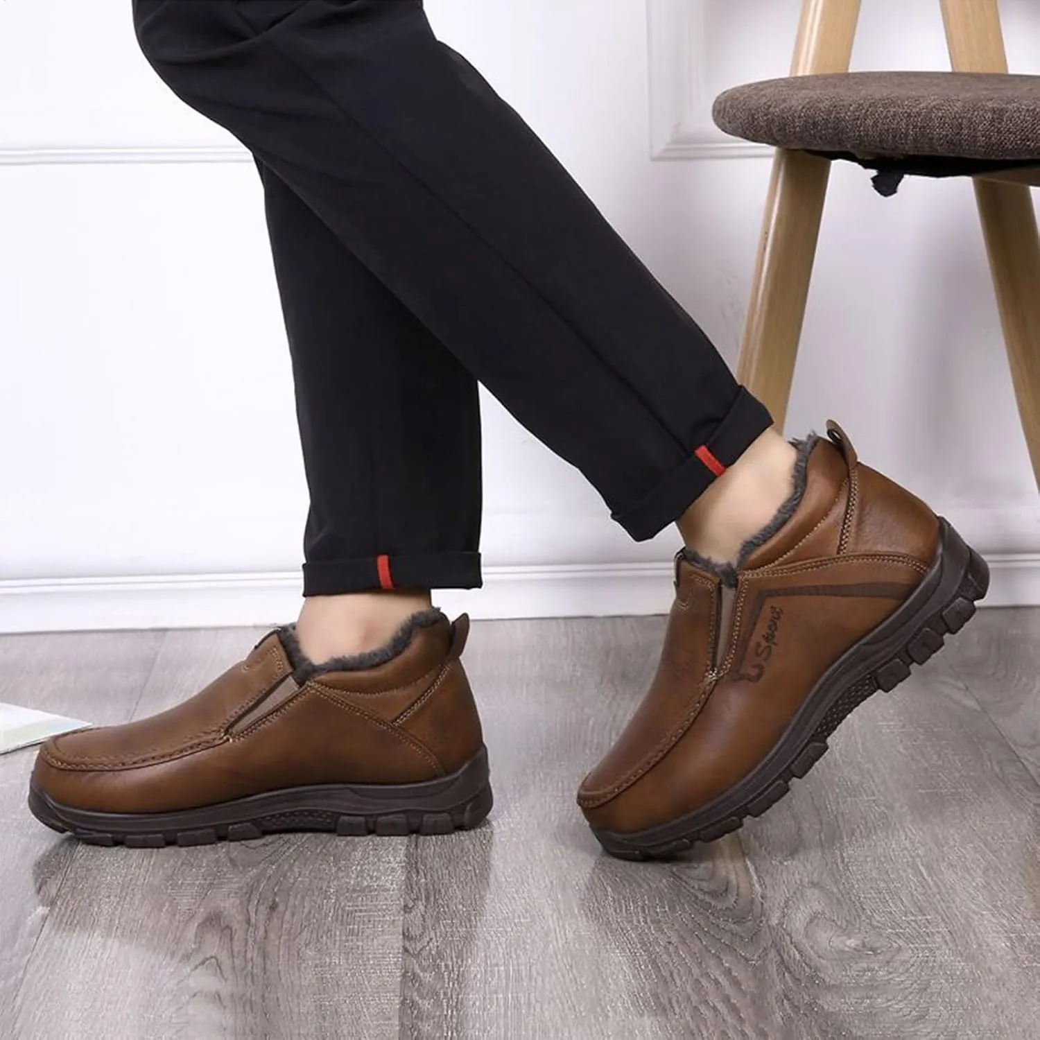 Men's Slip-On Winter Snow Boots Warm Fur Lined Casual Non-Slip Outdoors Leather Booties Cozy Walking Loafers