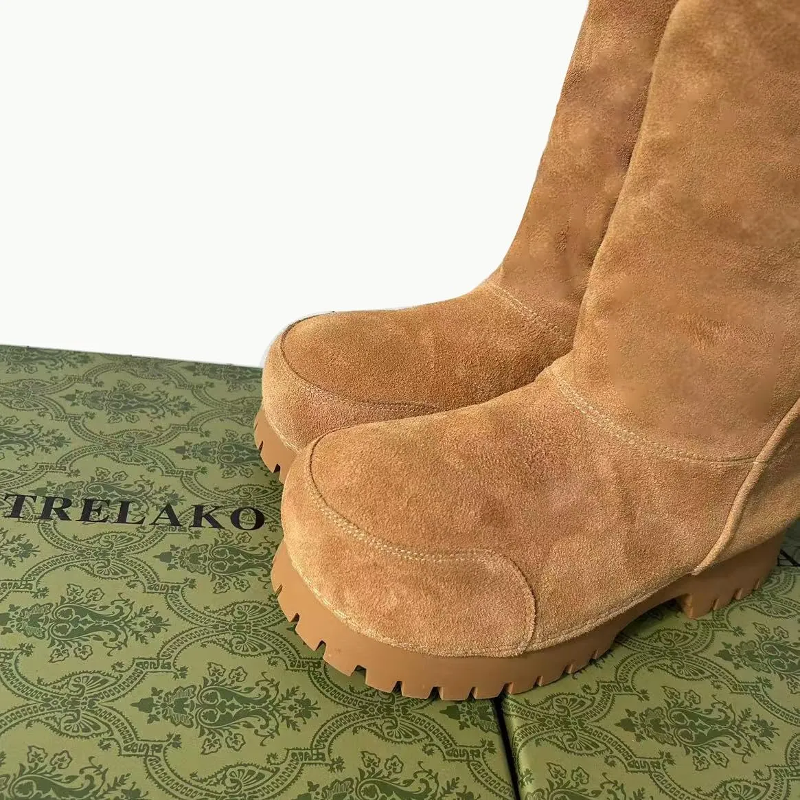 Platform Snow Boots for Women Suede Classic Fur Hippy Mid Calf Winter Boots Slip On High Boots Comfortable Chunky Trending Shoes Biege