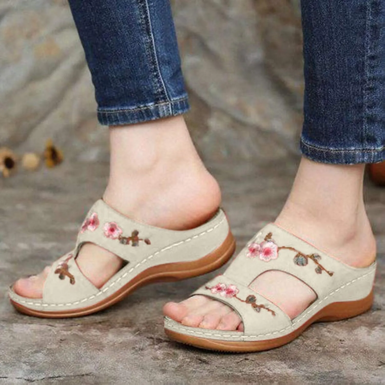 Slip on Sandals for Women Comfortable Casual Flower Embroidery Wedge Platform Slipper Summer Hollow Breathable Open Toe Platform Beach Shoes