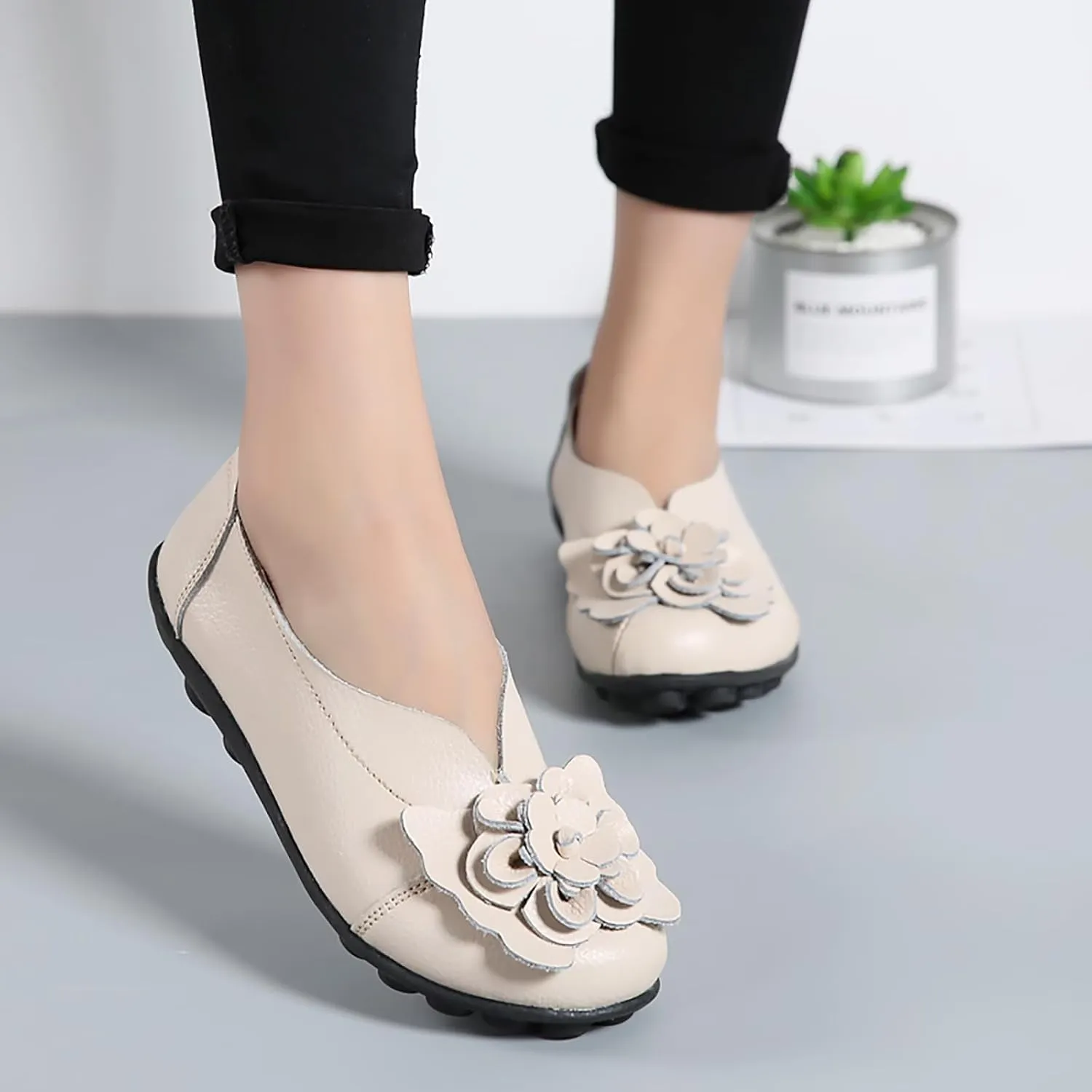 Solaud Women's Comfortable Loafers Soft Slip on Casual Round Toe Moccasins Driving Flats Work Walking Shoes